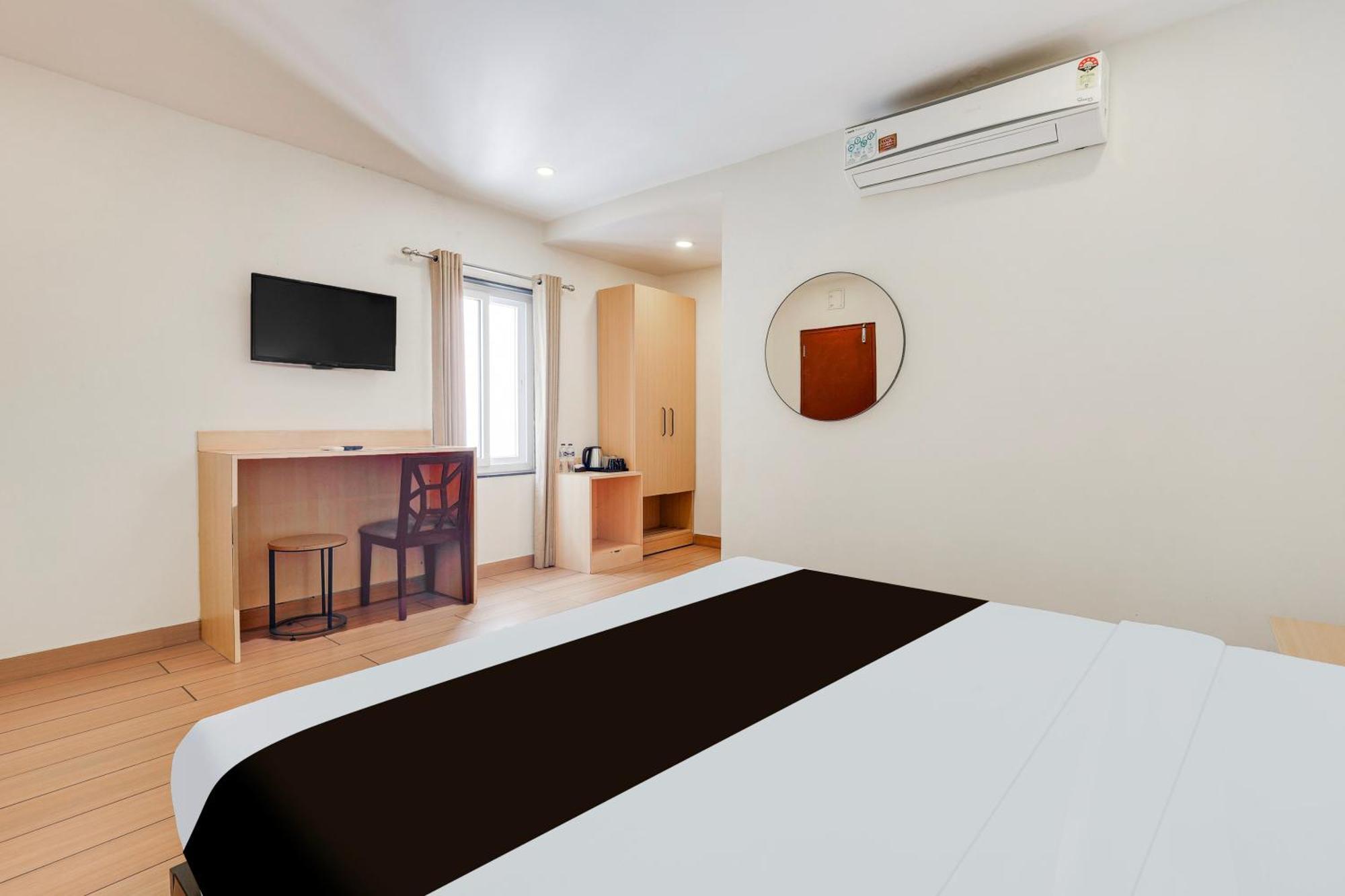 Super Townhouse Visakhapatnam Hotel Ngoại thất bức ảnh