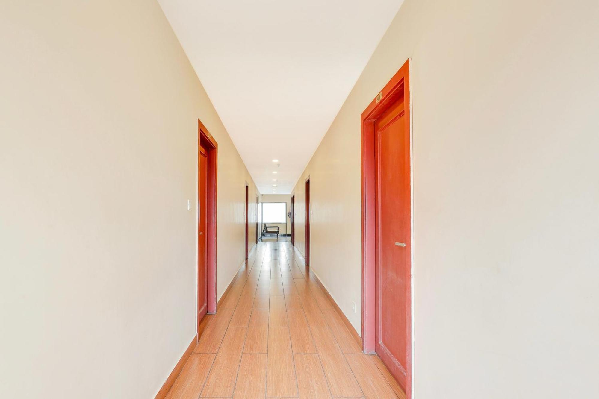 Super Townhouse Visakhapatnam Hotel Ngoại thất bức ảnh